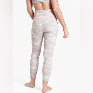 Athleta Elation camo 7/8 tights size small EUC